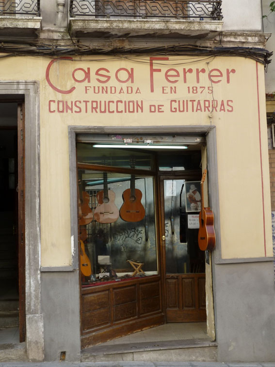 Guitar shop in Granada
